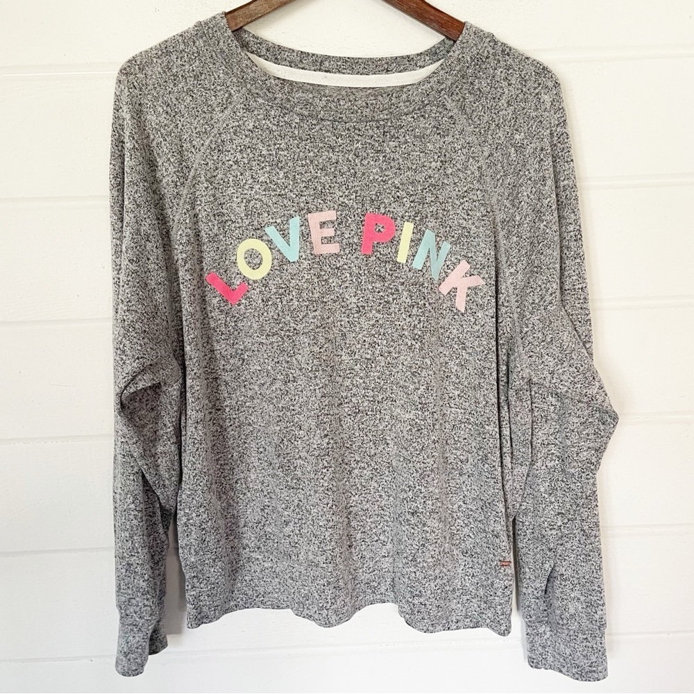 EUC PINK VICTORIA'S SECRET GRAY PULLOVER LONG SLEEVE TOP
SIZE MEDIUM